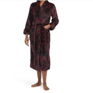 Natori Plush Fleece Robe Size M Black w/ Red Floral